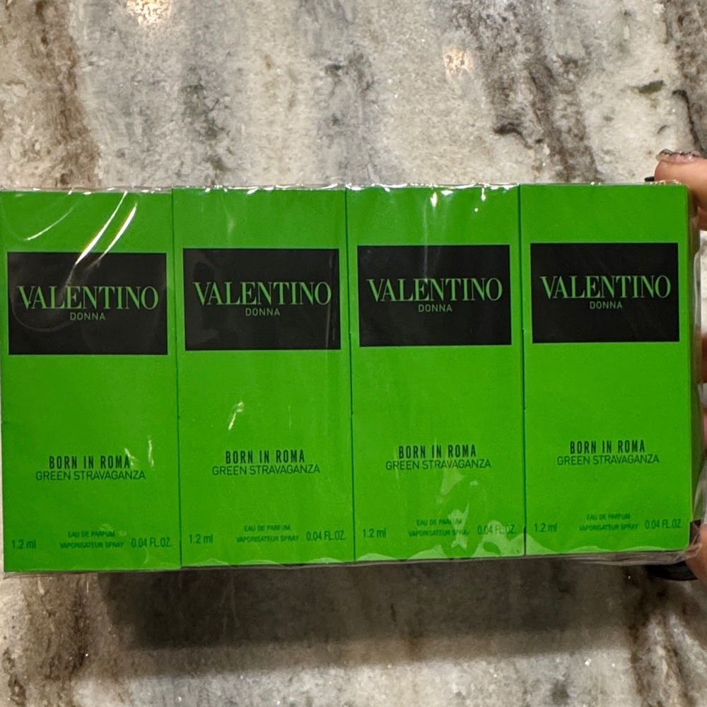 Valentino Donna Born in Roma Green Stravaganza sample pack of 16